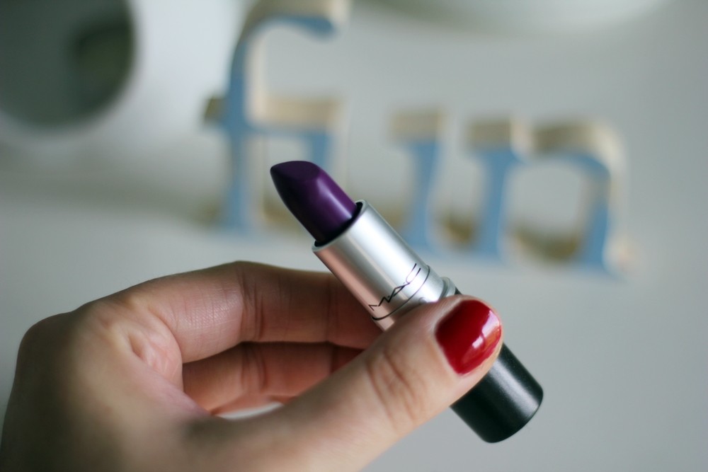 mac-heroine-lipstick-test