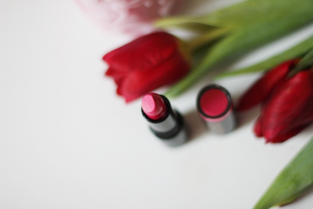 golden rose blush-makeup revolution lisptick- lava szminka (10)