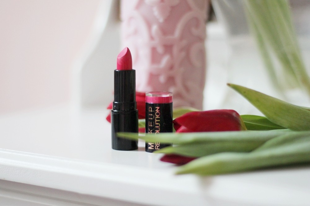 golden rose blush-makeup revolution lisptick- lava szminka (12)