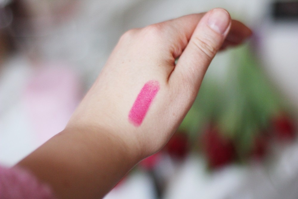 golden rose blush-makeup revolution lisptick- lava szminka (14)