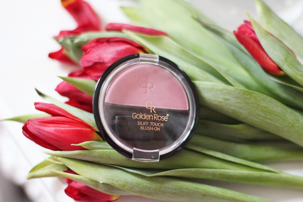 golden rose blush-makeup revolution lisptick- lava szminka (23)