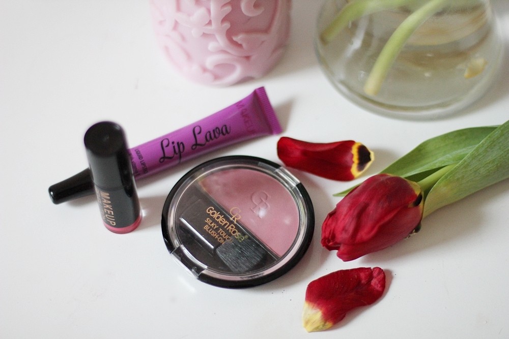 golden rose blush-makeup revolution lisptick- lava szminka (24)