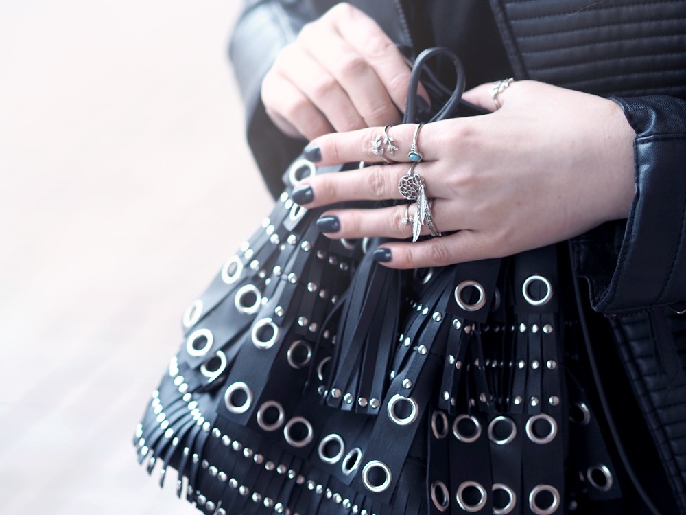 mapepina-vagabond-fringe vest-black hat (11)