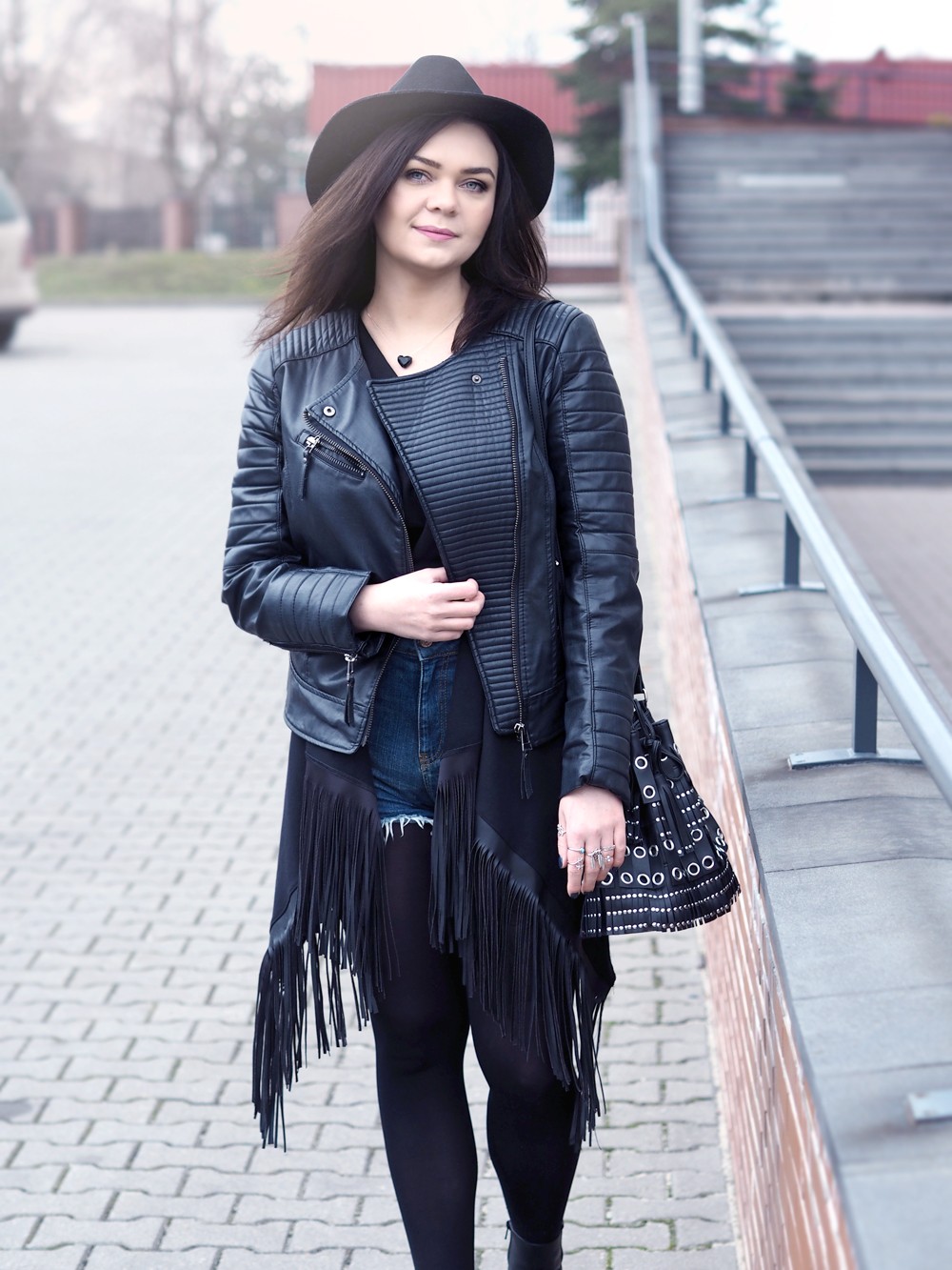 mapepina-vagabond-fringe vest-black hat (12)