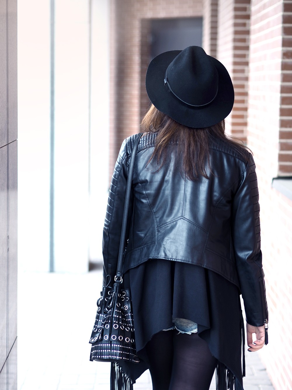 mapepina-vagabond-fringe vest-black hat (8)