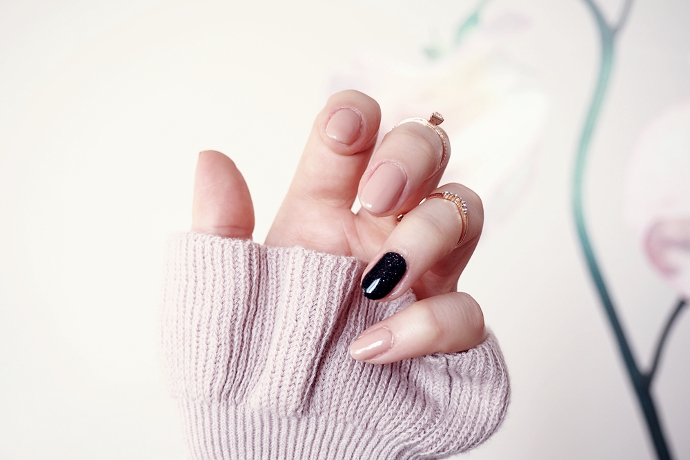 manicure-hybrydowy-semilac-neonail-nude-galaxy