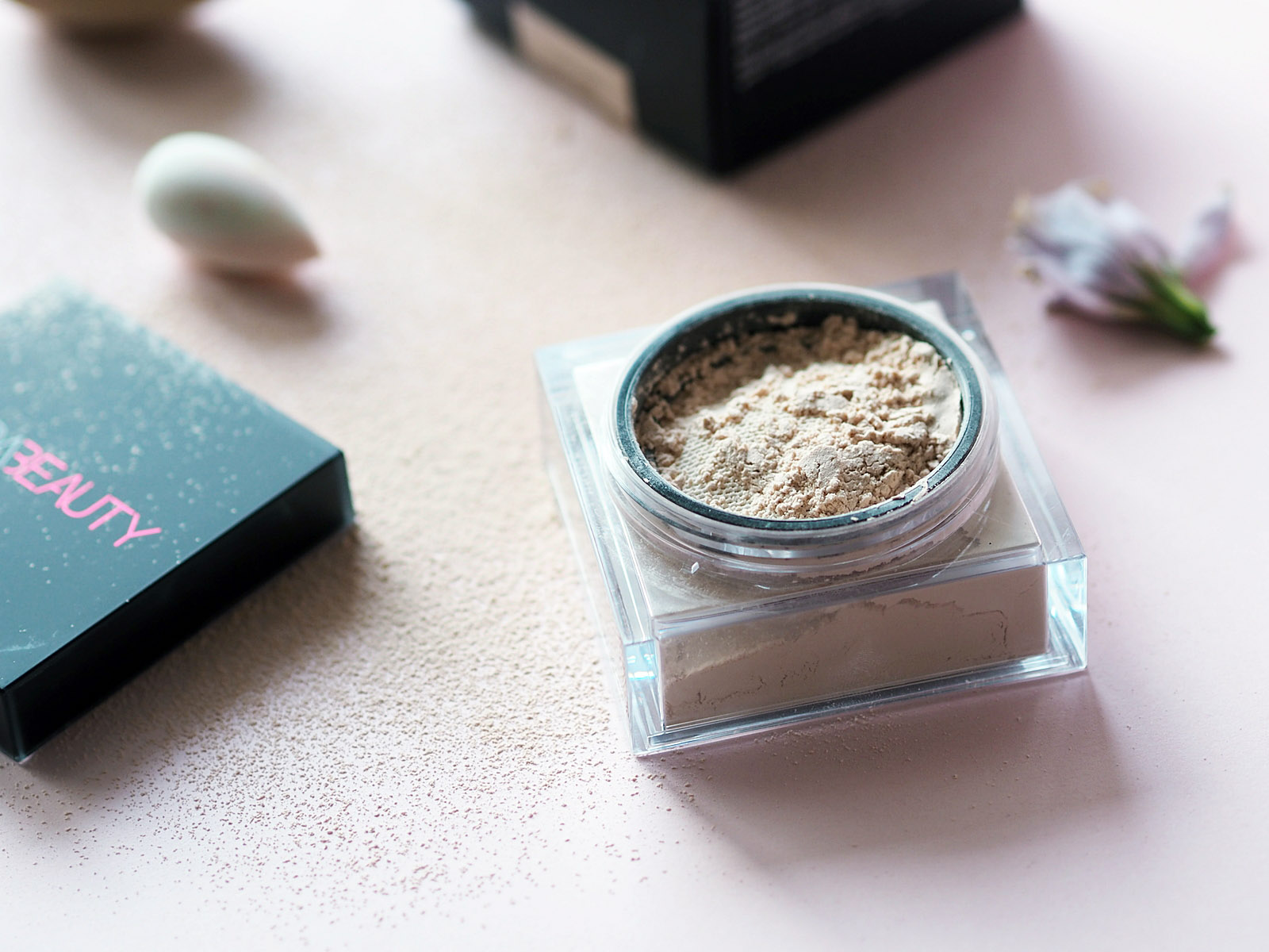 Huda Beauty Easy Bake Vs Laura Mercier