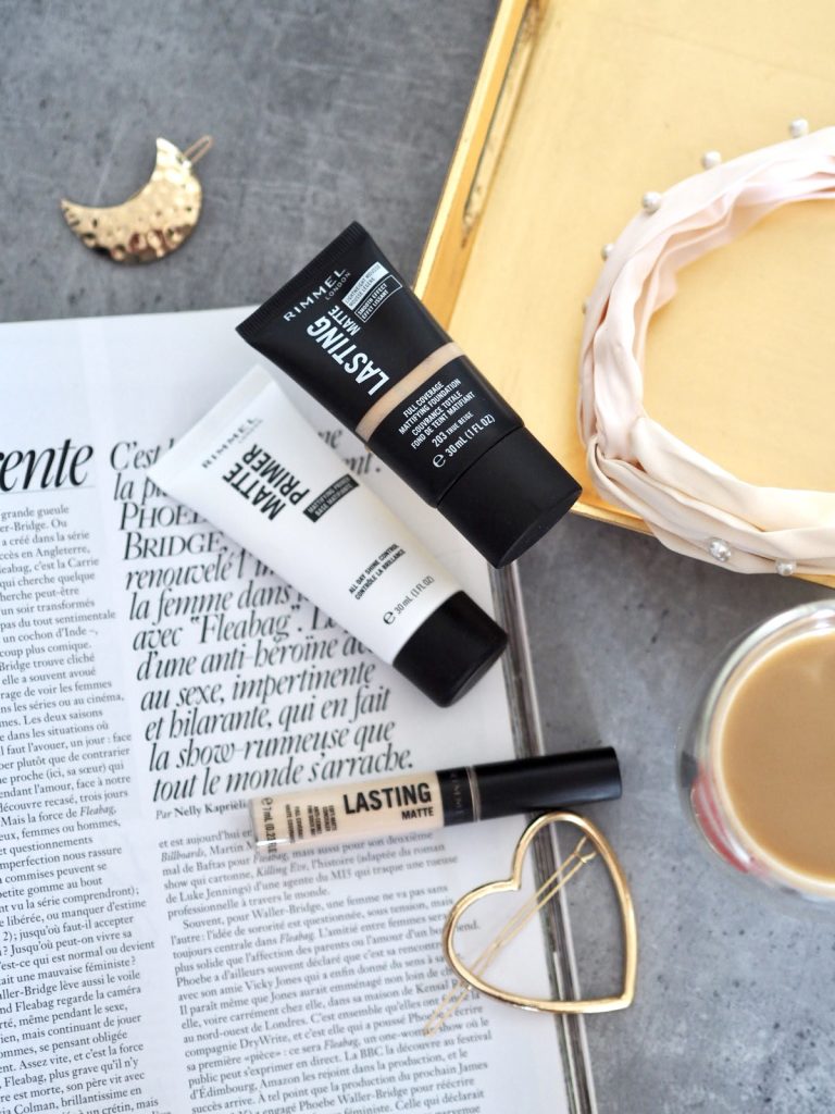 Najlepszy podkład do twarzy Rimmel Lasting Matte połączony z matującą bazą pod makijaż Rimmel Matte Primer i korektorem matującym Lasting Matte to kosmetyki, z którymi stworzysz idealny matowy makijaż