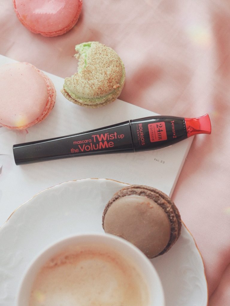 Czarno-czerwony tusz do rzęs Bourjois – mascara Twist Up the Volume 24HR